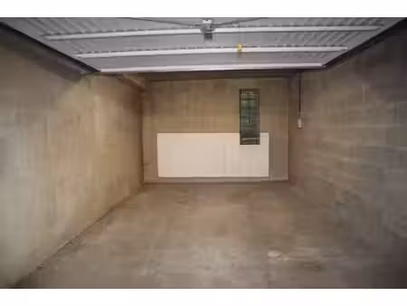 garage 1 voiture 15m². proche de la gare d'arlon