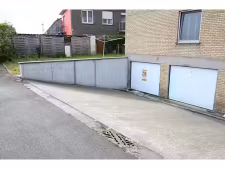 garagebox mét elektriciteit nabij centrum sint-kruis!