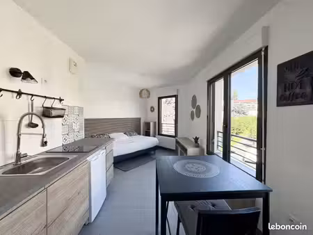 studio 1 pièce 28 m²