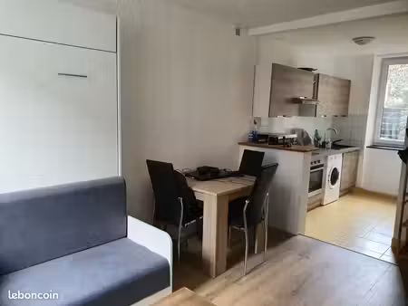 studio meublé de 21 m2 au centre de landivisiau