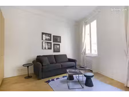 appartement 2 pièces entièrement rénové et meublé à paris d'environ 30m² dans le 1er arron