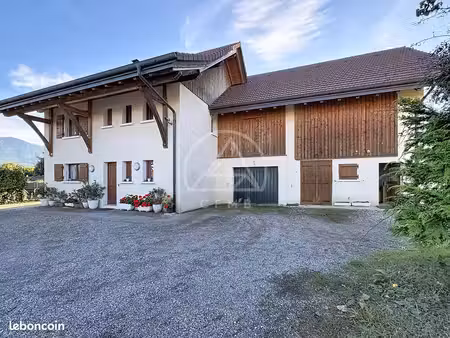 arenthon – ancienne ferme de caractère  vue exceptionnelle et nombreuses possibilités d'am