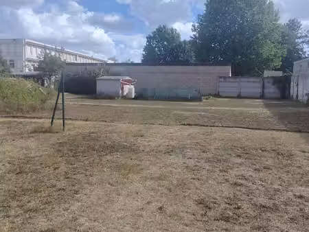 terrain plat et clôturé de 859 m² – villeneuve-saint-germain
