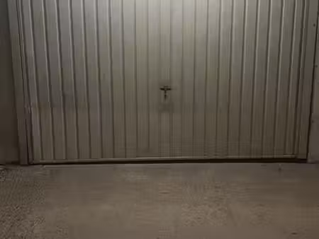 box/garage fermé sécurisé  5 min part dieu sud