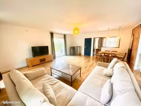 chambre meublée dans grande maison de jeunes actifs