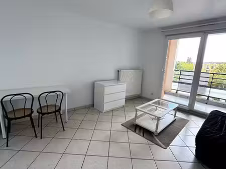 studio 1 pièce 28 m²