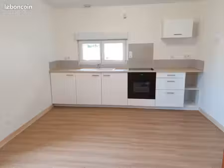 petite maison avec cour sans vis à vis + parking + box
