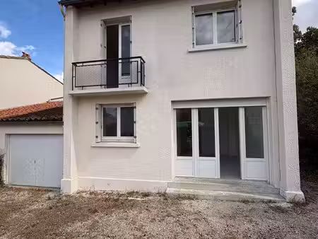 maison 85 m² – 3 chambres – climatisation – jardin clos – garage – ruffec