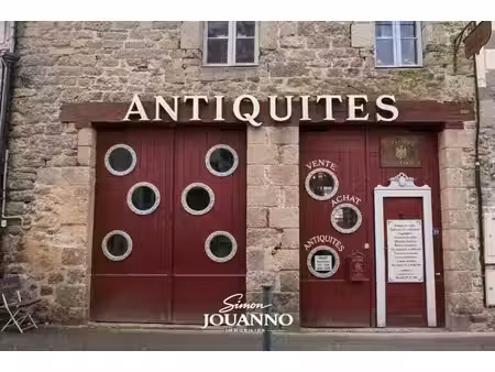 immeuble en pierre au coeur du centre historique de pontivy
