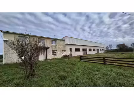 maison atelier hangar a grues 85