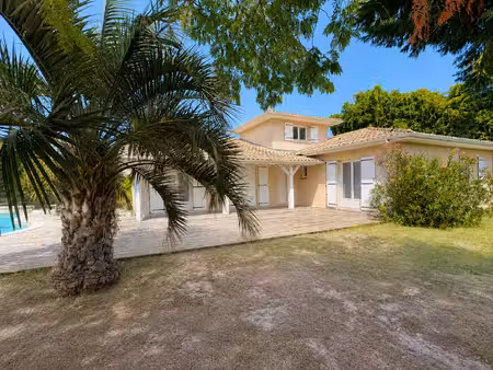 maison familiale avec piscine et grand terrain à la teste-de
