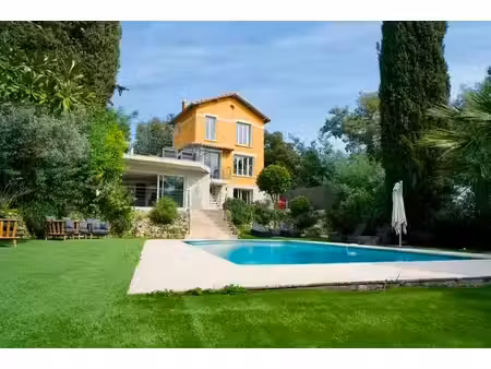 maison dans la verdure au calme