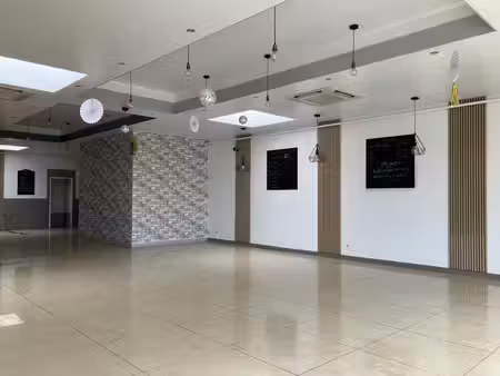 local commercial 200 m² - angoulins