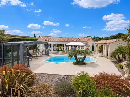 plain-pied 193 m² – 4 suites – piscine chauffée – terrain 2 800 m²