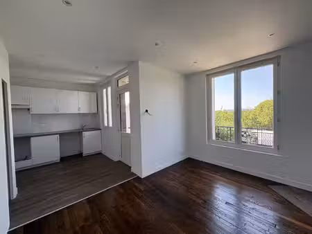 maison 3 pièces + sous - sol avec garage