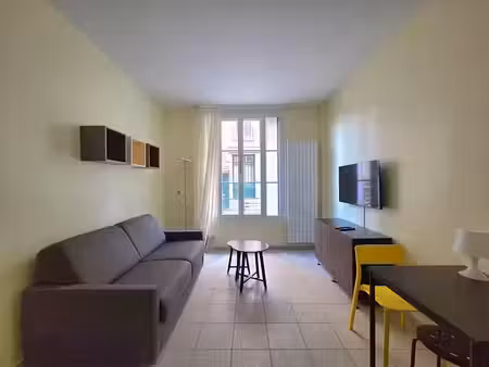 location meublée appartement 1 pièce 22.8 m² à courbevoie (92400)  930 €