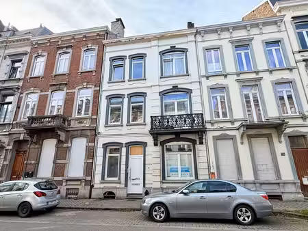 rue du palais : rdc de bureaux à louer