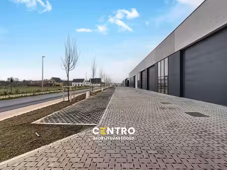nb-magazijn van ± 275 m² (incl. 2 parkeerplaatsen!) en mo...