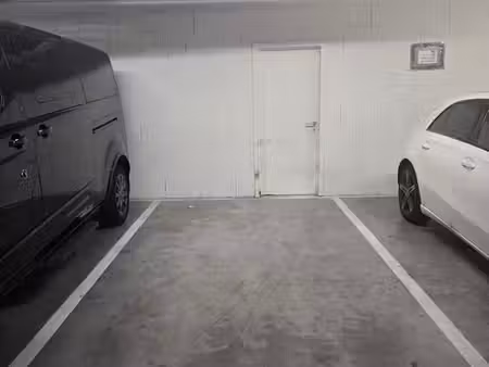 garage pour moto à louer à forest - emplacement sécurisé