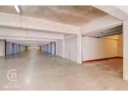 quartier ucl | garage box fermé dans une galerie sécurisée