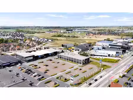 polyvalent bedrijfsgebouw op strategische locatie te koop