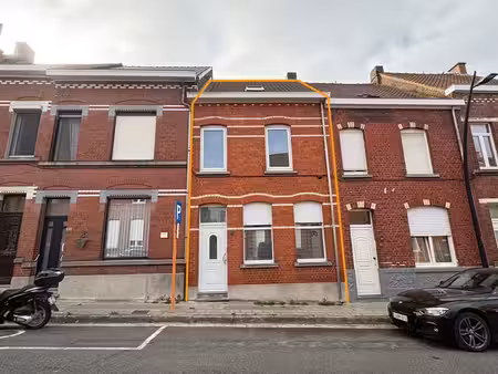 maison rénovée avec un jardin ensoleillé