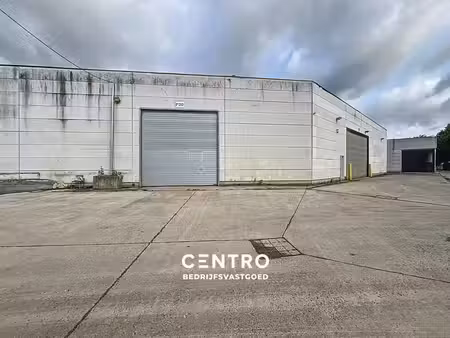 instapklaar magazijn (± 700 m²) met automatische sectiona...