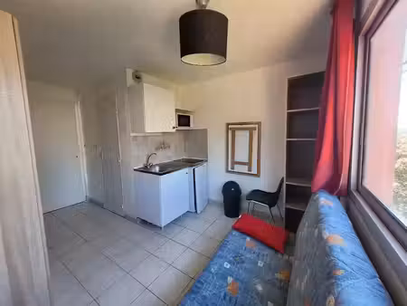 location meublée appartement 1 pièce 12.47 m² à nimes (30000)  410 €