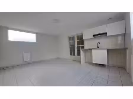 location appartement 2 pièces 33 m² à parthenay (79200)  425 €
