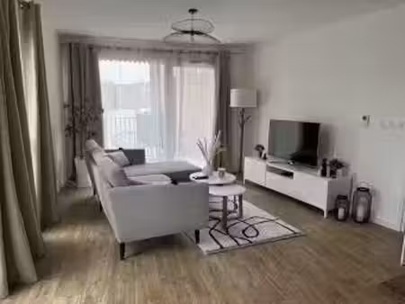 location meublée appartement 4 pièces 90 m² à lille (59000)  540 €
