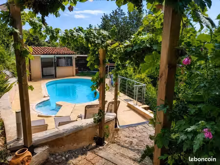 maison 6 pièces - 140m2 - 923m2 terrain - piscine et terrain de pétanque