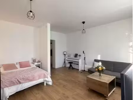 studio meublé 35 m² – 1er étage – jardin commun – 460 cc