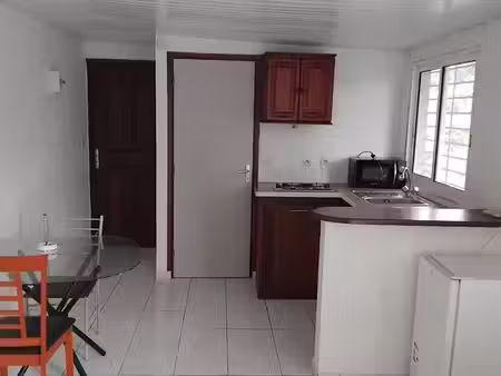 studio demi-meublé à louer