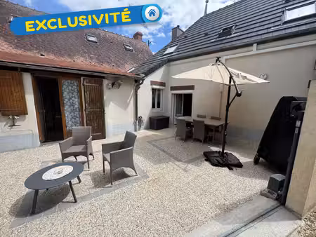 exclusivite ! maison vigneronne en centre-ville de châteaune