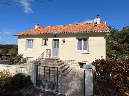 maison monthoiron 3 pièce(s)