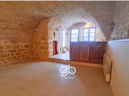 maison de village avec voûte en pierre et cheminée 2 chamb