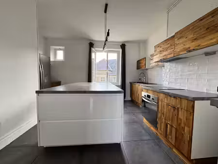 appartement rénové de 83 95 m2 sh avec 1 cave à charleville