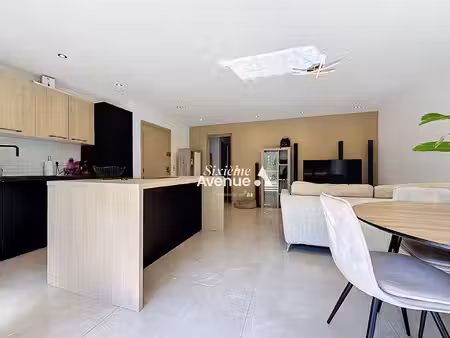 a vendre - appartement rénové à grasse 2 pièces de 53 m² avec parking et cave
