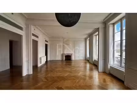 appartement t4 de 160m² - quai fulchiron - vieux lyon