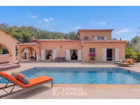 maison familiale 240 m2 avec piscine et vue panoramique à magagnosc
