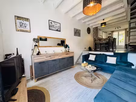 maison de ville avec jardin  terrasse et parking privatif