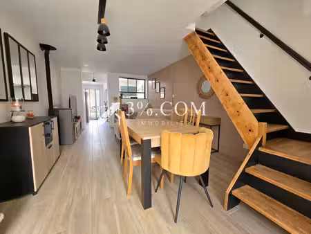maison rénovée 65 m2 avec 2 chambres + extérieur