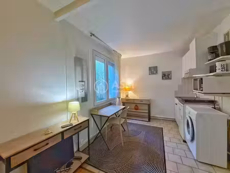 location meublée appartement 1 pièce 20 m² à courbevoie (92400)  900 €