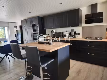 maison 6 chambres plus 1 bureau sur terrain clos