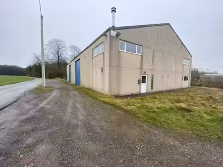grand entrepôt avec atelier-garage