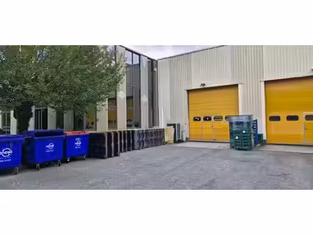 entrepôts et bureaux à louer - porte sectionnelle - 8 mètres