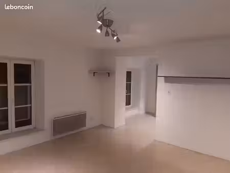 f2 50m²