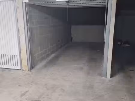 location box / place de parking