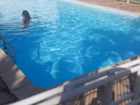 f3 à louer à ste anne 800 avec piscine