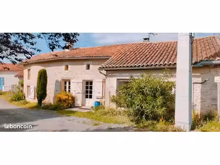 maison individuelle dans hameau calme commerces proches